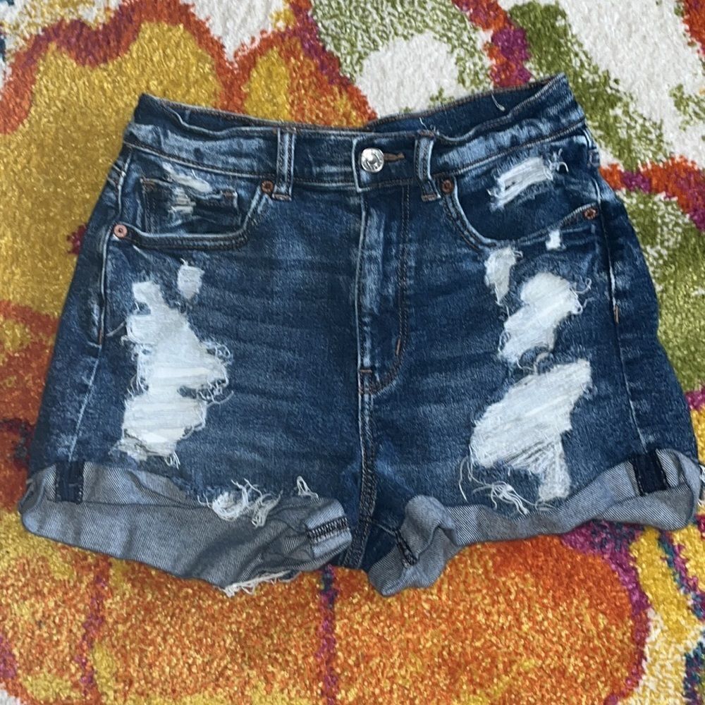 EXCELLENT DISTRESSED CONDITION WOMEN’S SIZE 6 STRETCH MOM SHORTS - Picture 2 of 10